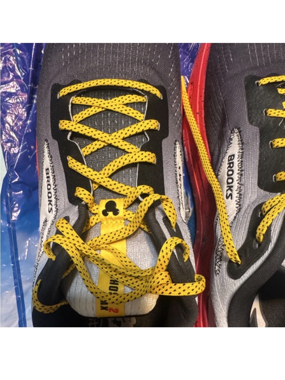 Brooks Ghost 17 Disney Mickey Mouse Men's Running Shoes Cushioned Size 14 Wide - Picture 5 of 7